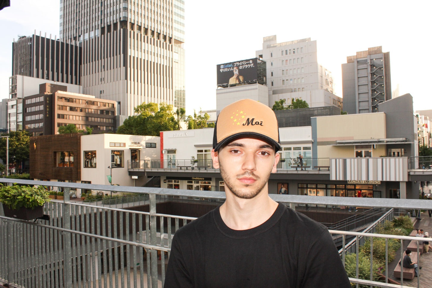 MOI STARBURST TRUCKER CAP